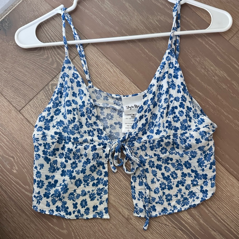 Isabelles cabinet blue and white tie top - Picture 2 of 3